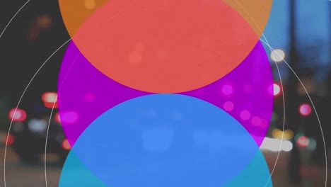 animación de patrón de neón y círculos sobre las luces de la ciudad fuera de enfoque