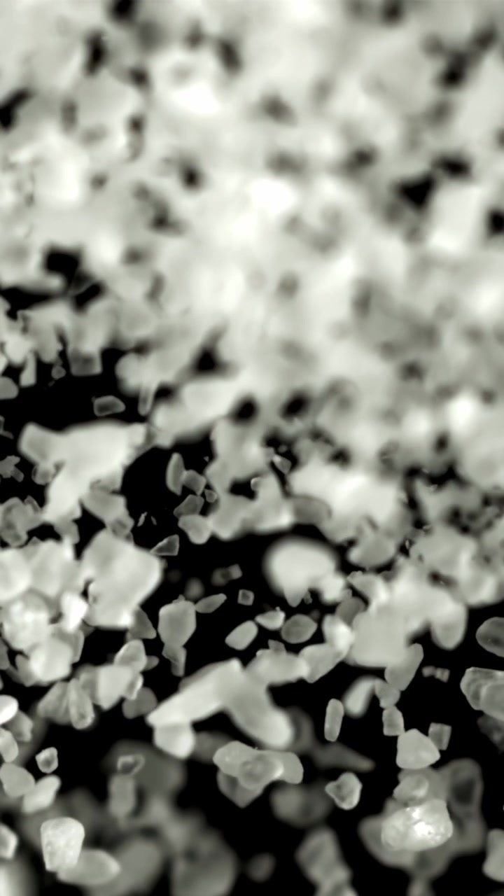 Macro astratta di grani di sale bianco che cadono