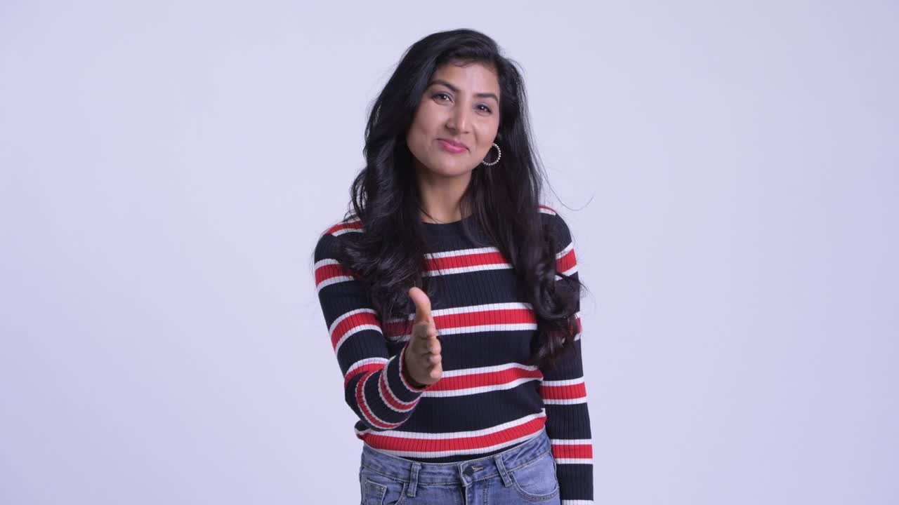 joven y hermosa mujer india