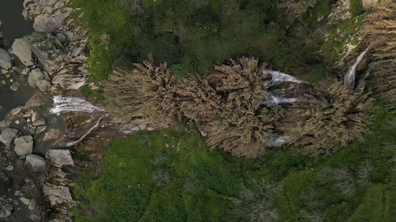 cascada de las cataratas verdes de lamego, portugal - vista desde el aire