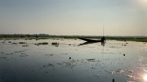 Beautiful-view-of-boatmen-sailing-in-the-marshland