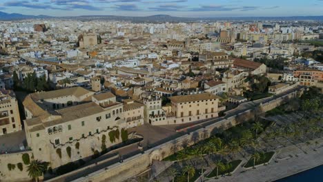 Hochhaus-Mit-Blick-Auf-Palma-Mit-Drohne