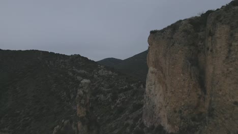 Fliegt-über-Die-Berge-Von-Sant-Lorrenç