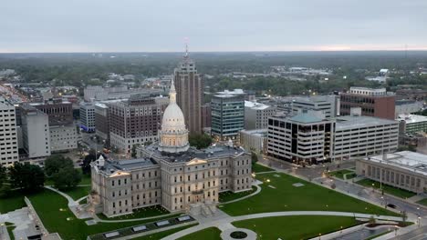 Michigan-State-capitol-building-in-Lansing,-Michigan-with-drone-video-wide-shot-moving-in