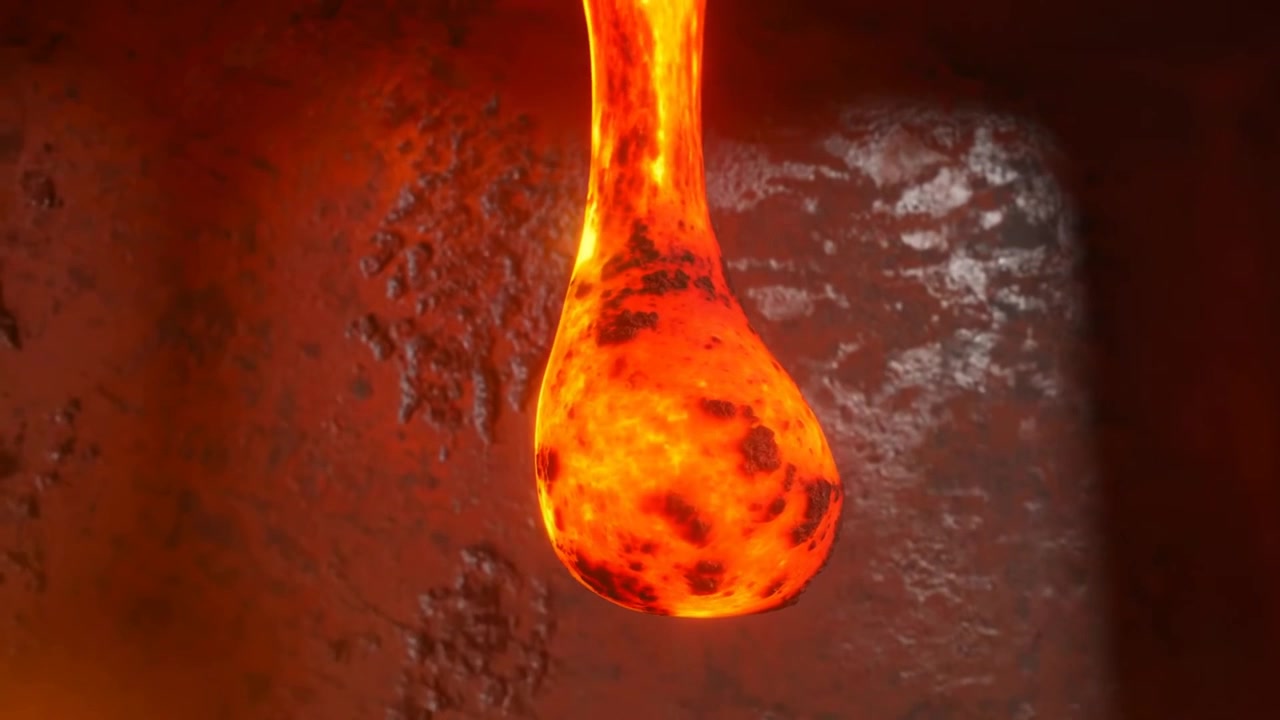 Pozza di metallo fuso che si gonfia nel crogiolo, formando una goccia pendente che si allunga dal bordo metallico, tirata dalla gravità.