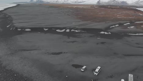 Esta-Es-Una-Grabacion-Aerea-4k-De-Islandia,-Mas-Exactamente-Es-Playa-Diamante