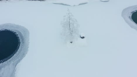 A-frozen-lake-in-San-Vigilio,-Italy