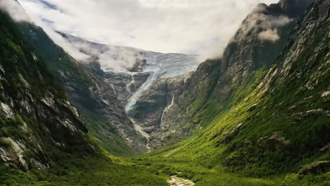 Schöne-Natur-Norwegen-Gletscher-Kjenndalsbreen.