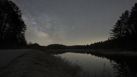 time lapse of milky way galaxy rising in a nature landscape