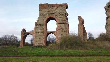 Detail-of-an-aqueduct-from-ancient-Rome-in-parco-degli-acquedotti-in-the-outskirts-of-the-capital-of-Italy,-Dolly-and-pan-movement-to-rotate-around-the-POI