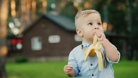 Funny-Kid-Raises-A-Banana-From-The-Ground-And-Takes-It-In-His-Mouth