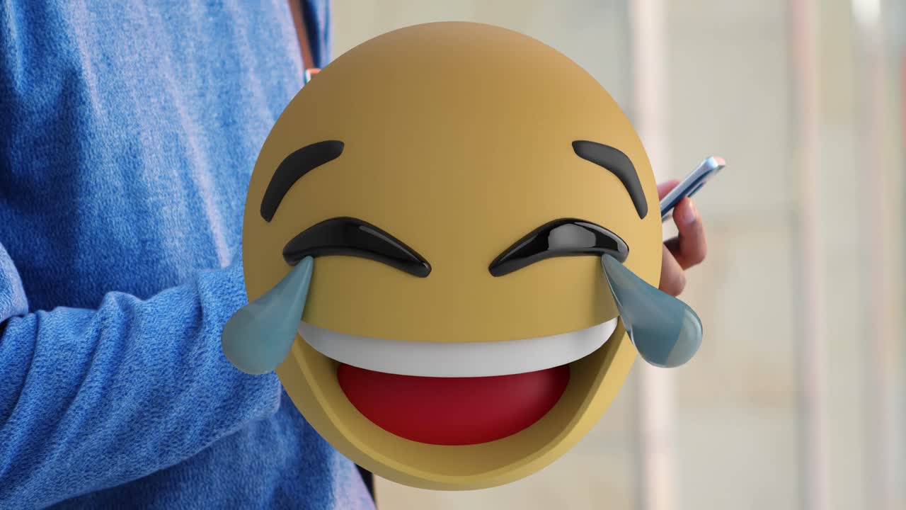 Animazione di emoticon che cambiano sulle mani di uomo caucasico che usa lo smartphone