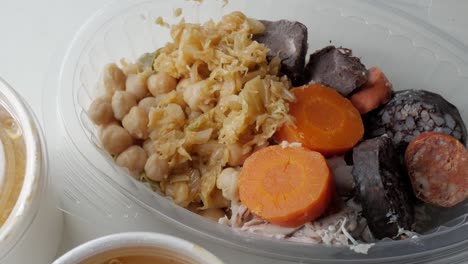 cozido madrileño para llevar con sopa