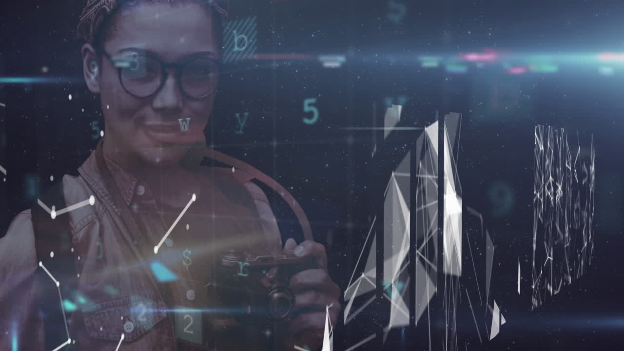 animación de advertencia de ataque cibernético y procesamiento de datos sobre una fotógrafa