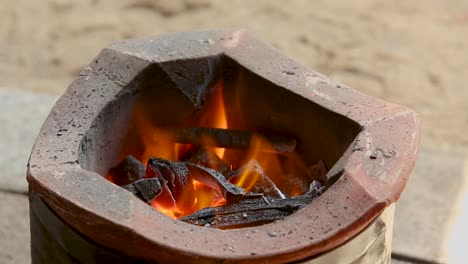 Estufa,-Estufa-De-Arcilla,-Estufa-Tailandesa-Estufa-De-Arcilla-Tradicional-Tailandesa