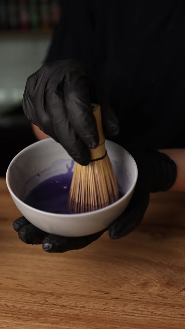 Preparazione di tintura per capelli viola