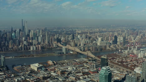 Aerial-panoramic-view-of-cityscape.-Queensboro-Bridge-and-modern-office-towers-on-Manhattan.-New-York-City,-USA