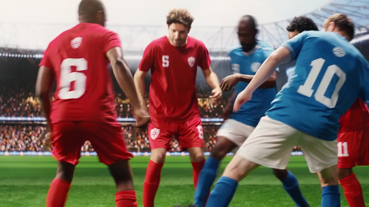 Calciatori con maglie rosse e blu che dribblano per il possesso palla sul campo