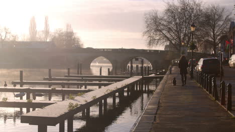 Mañana-Brumosa-Sobre-El-Río-Támesis-En-Henley