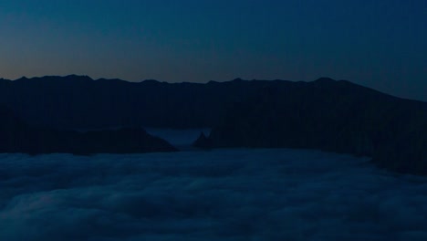 在拉帕爾馬島,加那利群島的日落時的雲海