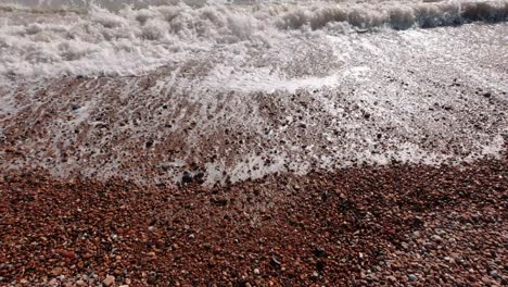 Zeitlupe-Sanfter-Wellen-Am-Kiesstrand-In-Pevensey-Beach-In-Südengland