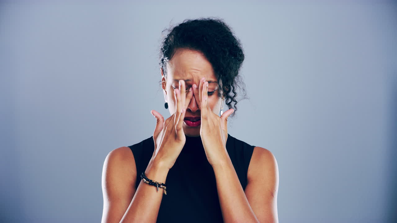 mujer que experimenta angustia