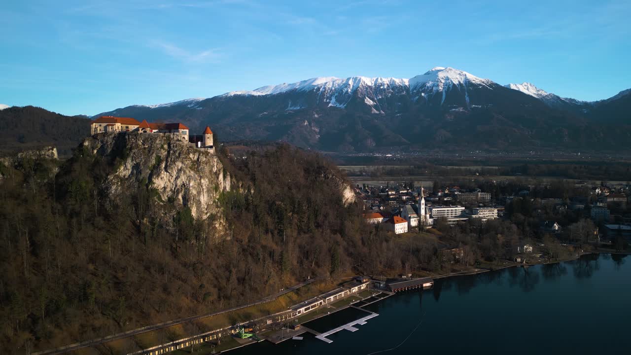 Scatto aereo rivela il Castello di Bled in Slovenia