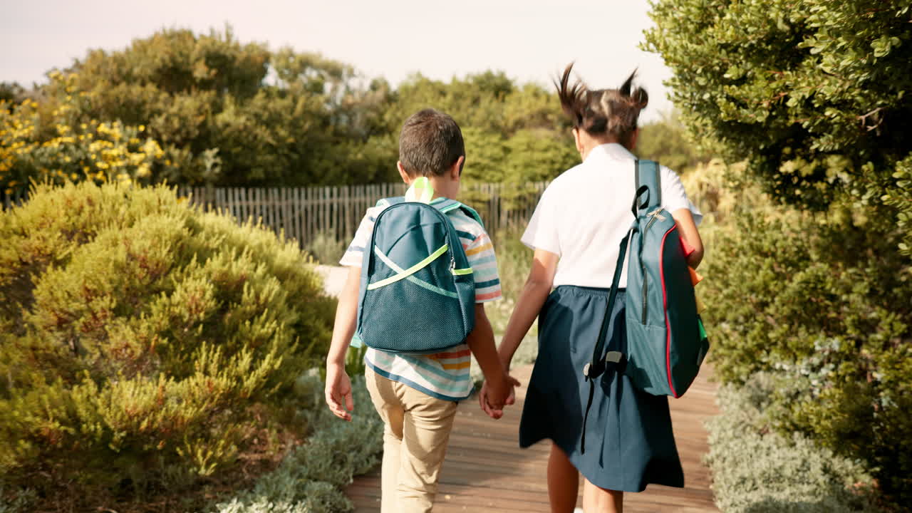 학교, 아침과 아이들의 뒤를  ⁇ 고