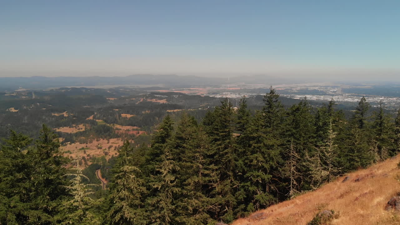 vista aérea de la cima de una pintoresca caminata por la naturaleza