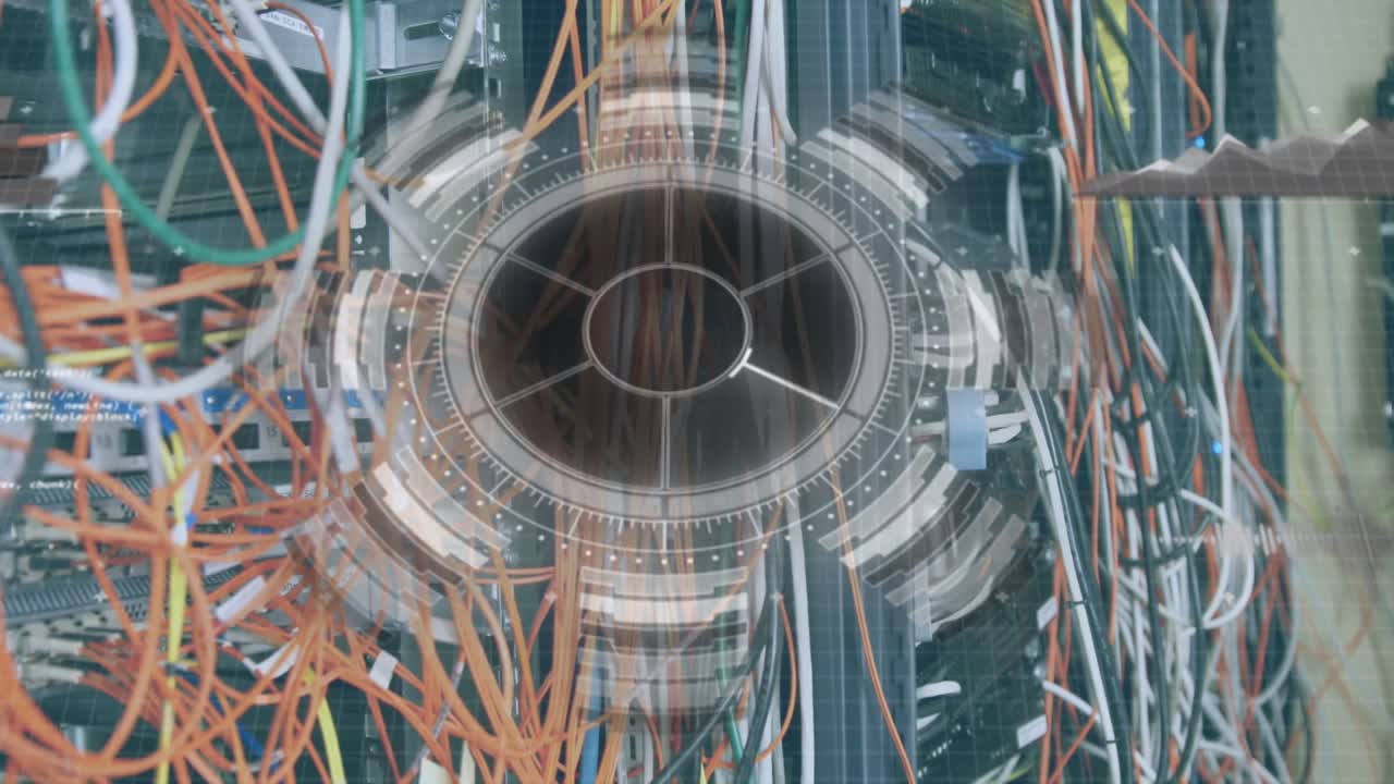 animación de escáner redondo y procesamiento de datos y escáner redondo en primer plano de un servidor de computadora