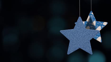 los adornos de las estrellas de navidad se mueven en el fondo de bokeh.