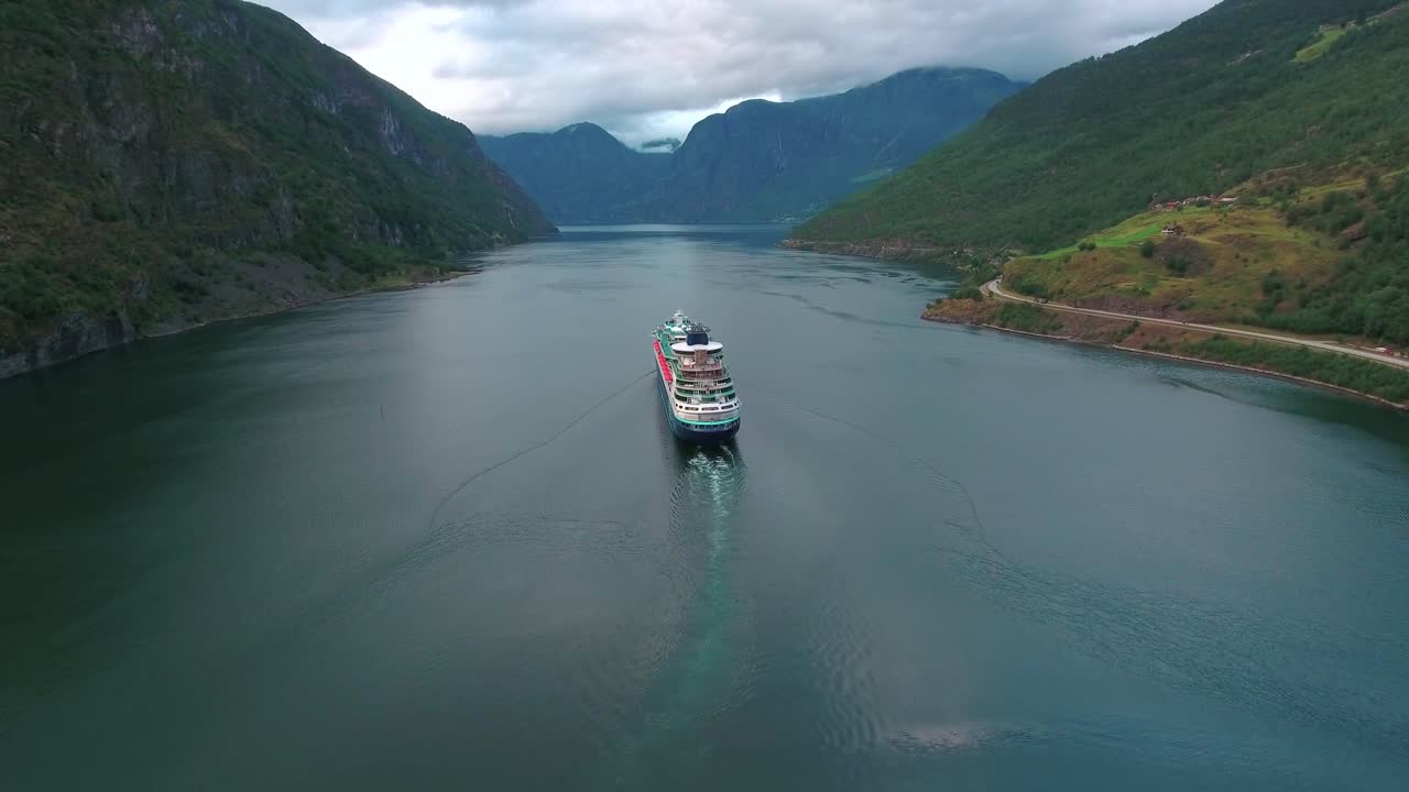 크루즈 선박, 크루즈 라인 선박 sognefjord 또는 sognefjorden, 노르웨이