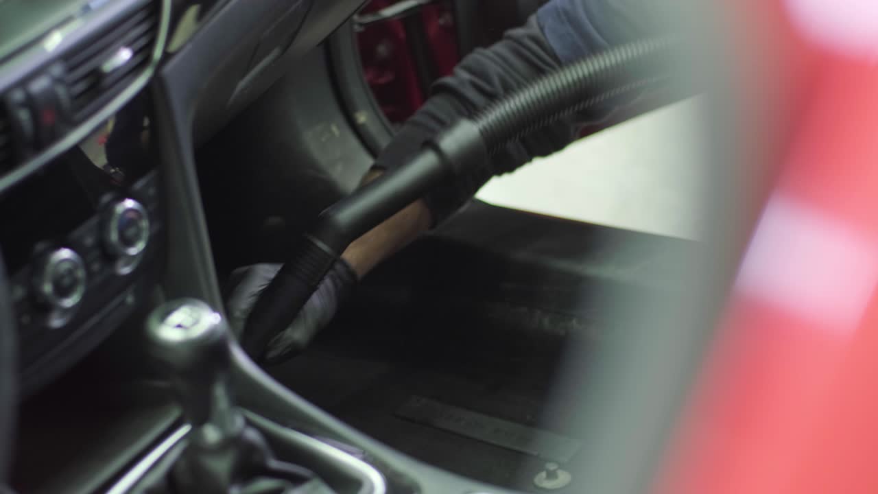 전문적인 자동차 청소. 샤워. 인테리어 세부 사항. 자동차 인테리어를 건조 청소 및 세부 사항; 깊은 좌석 청소; 자동차 세탁에서 거품을 는; 먼지에서 자동차 패널을 청소하는; 진공청소기