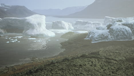 Icebergs-Azules-De-La-Antártida-Con-Paisajes-Antárticos-Congelados-Y-Cubiertos-De-Nieve