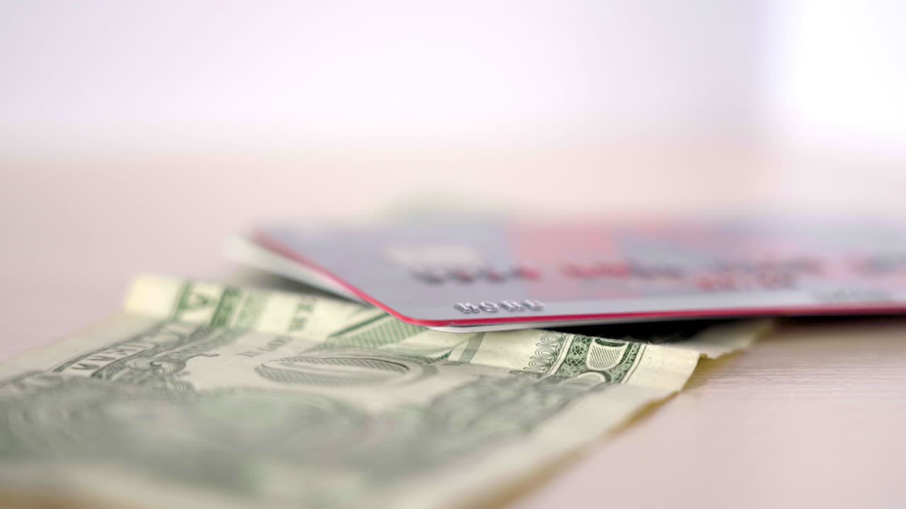 플라스틱 은행 신용 카드 달러 지폐