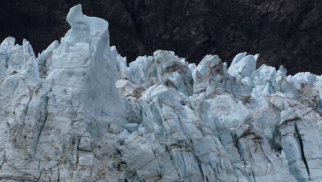 zoom en el glaciar margerie, parque nacional de la bahía de los glaciares alaska