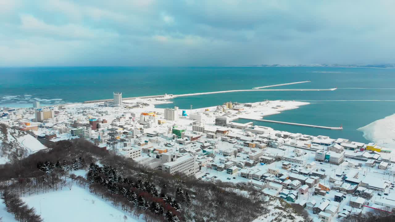 Wakkanai in winter under a blanket of snow and a blue ocean
