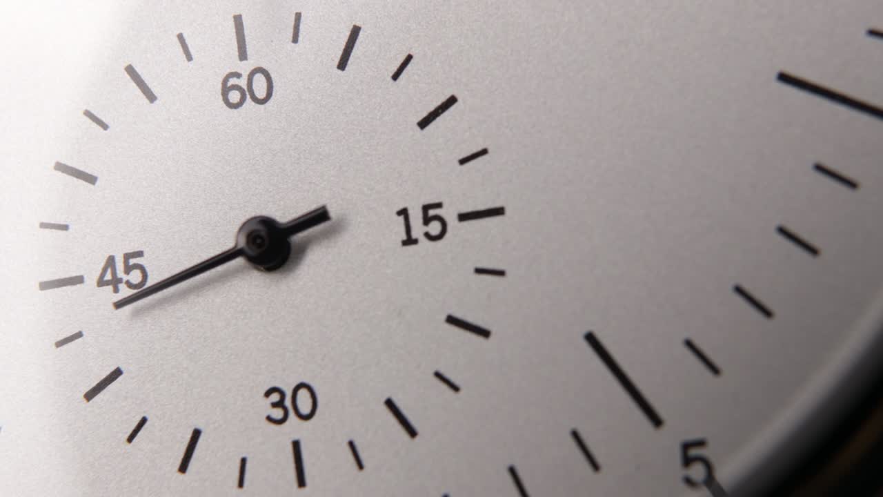 reloj analógico blanco