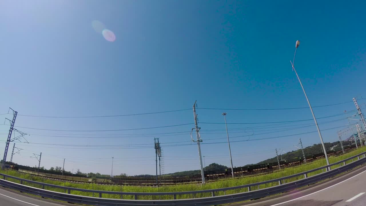 escena de la autopista ferroviaria con el trabajador