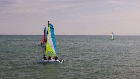 Sailboats-in-Lake-Michigan-located-in-Evanston,-Illinois