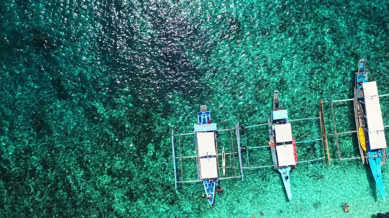 todos atracados y esperando la próxima aventura