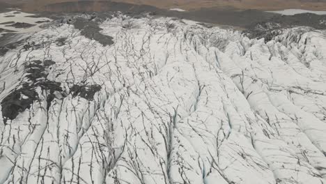 Antena-Inclinada-Hacia-Arriba-Revelada-Sobre-El-Glaciar-Svinafellsjokull-Y-El-Paisaje-Circundante,-Islandia