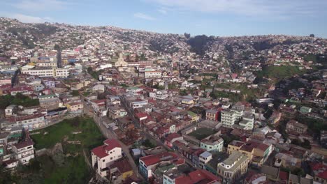 Aerial-View-Of-Valparaiso-City-On-Hillside-On-Sunny-Day