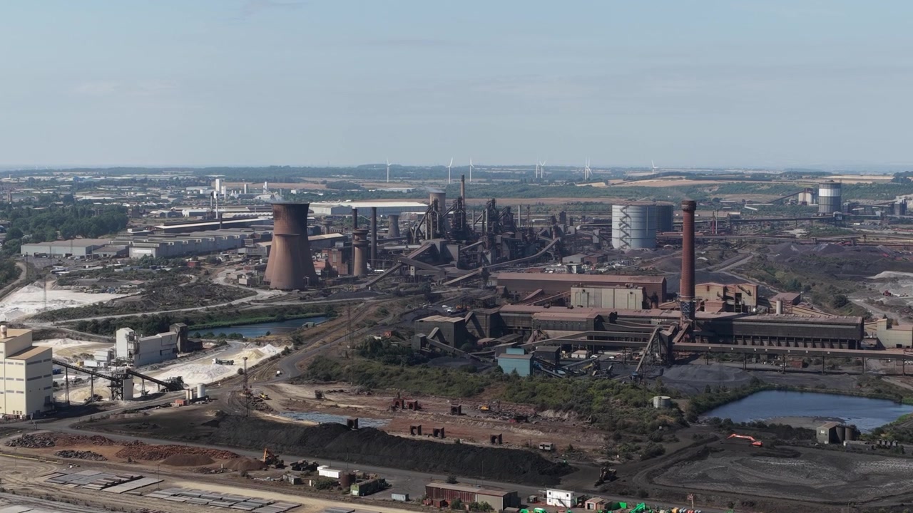 Luftfoto af Scunthorpe Stålværk i North Lincolnshire, der viser højovne, tung industri og storstilet primær stålproduktion