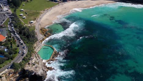 piscina de rocas en bronte park en bronte beach, sydney, nueva gales del sur, australia