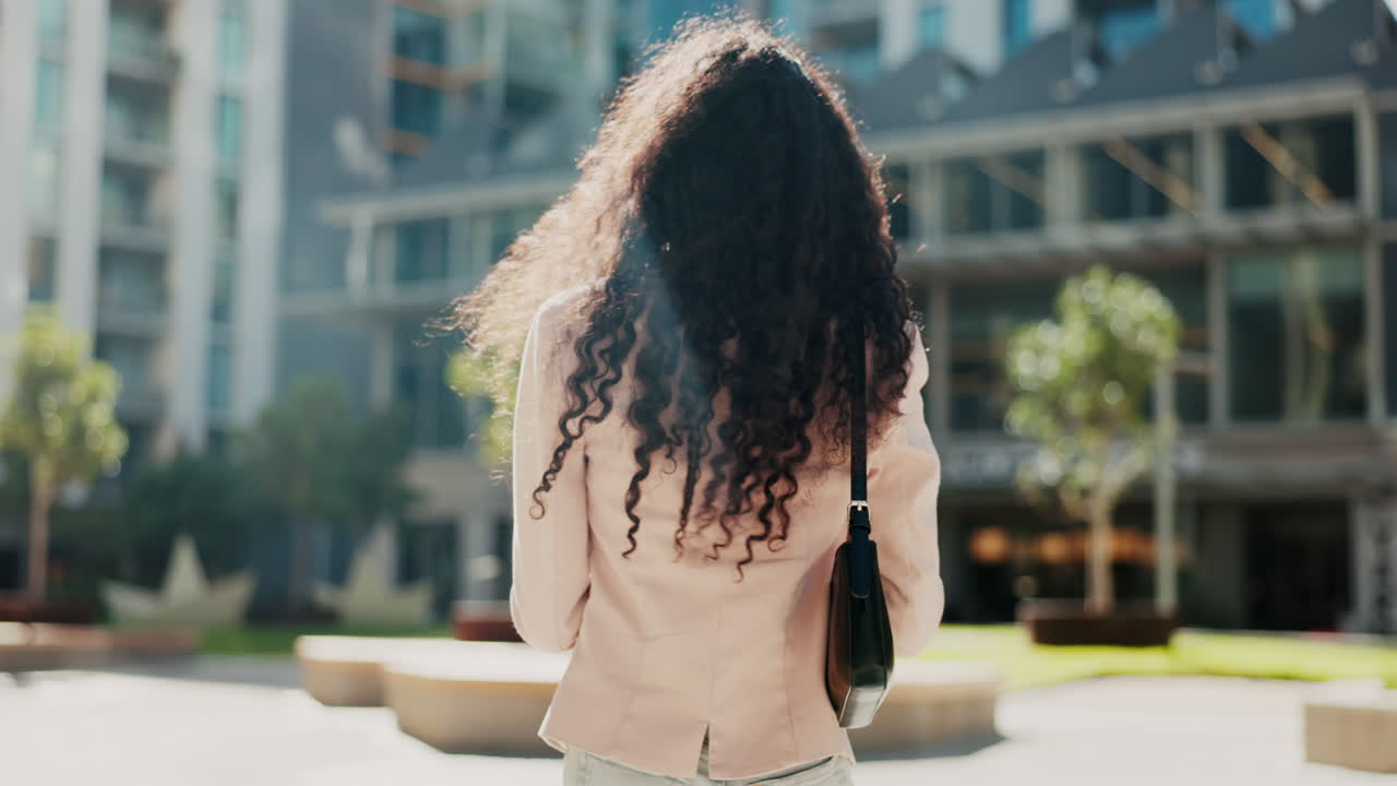 다시,  ⁇ 고 도시에서 비즈니스 여성