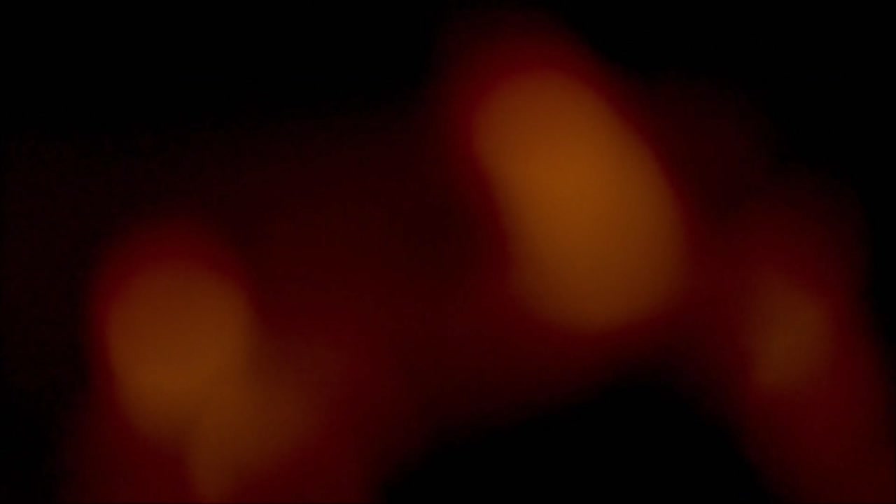 Bløde, varme orange og røde bokeh-lys