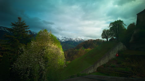 Zeitraffer-In-Gruyères,-Schweiz,-An-Einem-Bewölkten-Tag