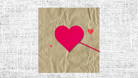 Rote-Herzen-Mit-Pfeil-Auf-Papier-Mit-Textil