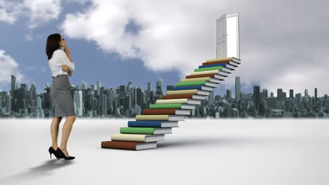 mujer de negocios mirando escaleras hechas de libros frente a una ciudad